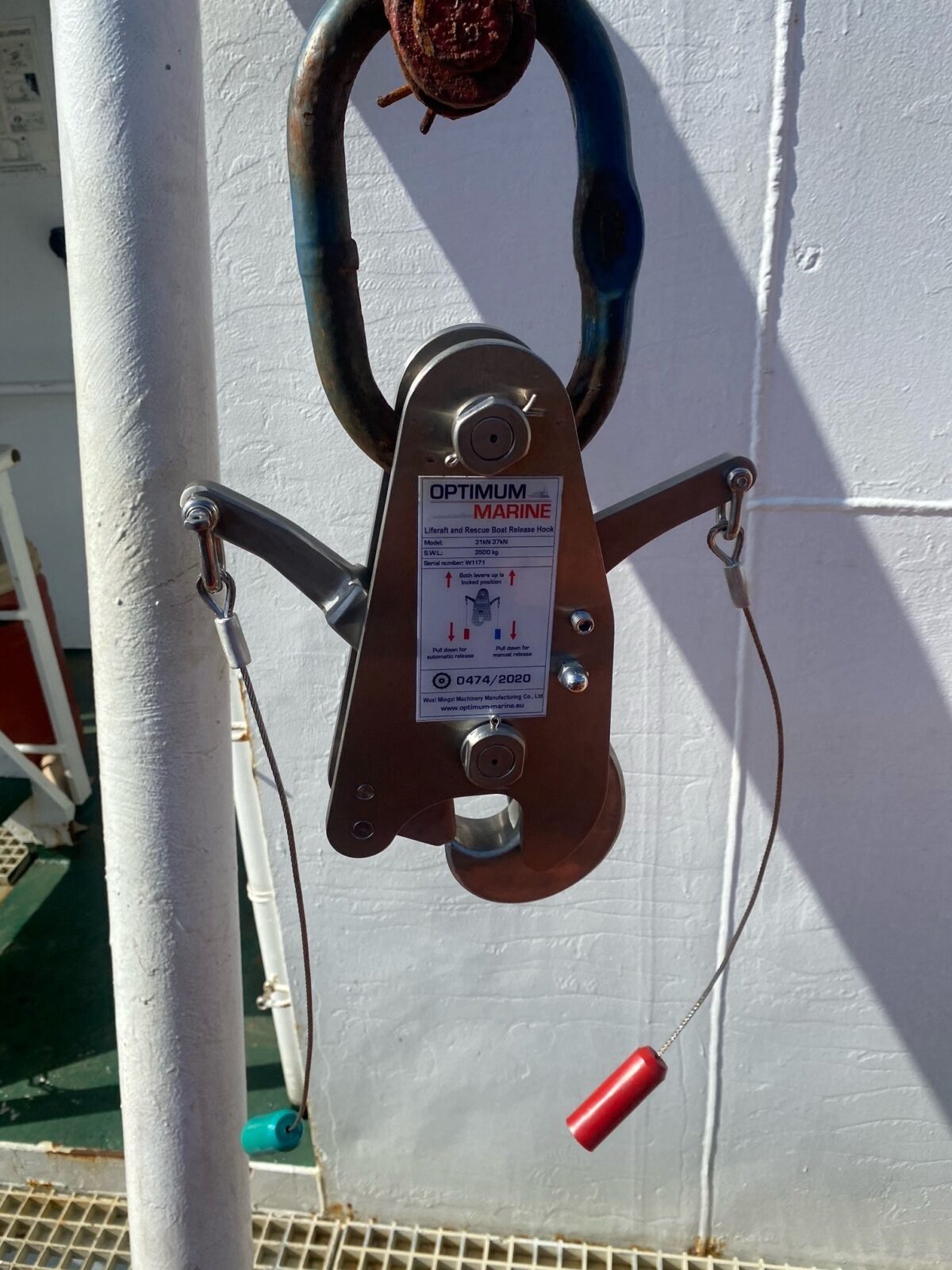Combined offload and automatic hook 3137kN De Wolf Maritime Safety